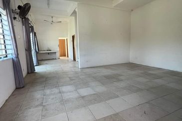 Pusing Batu Gajah Double Storey Corner House For Rent Perak