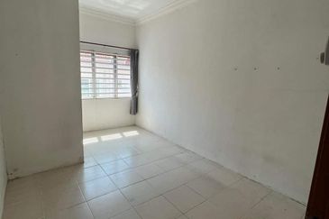Pusing Batu Gajah Double Storey Corner House For Rent Perak