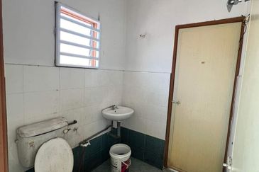 Pusing Batu Gajah Double Storey Corner House For Rent Perak