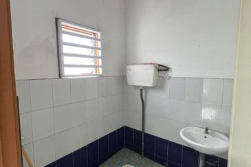 Pusing Batu Gajah Double Storey Corner House For Rent Perak