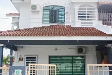 Pusing Batu Gajah Double Storey Corner House For Rent Perak