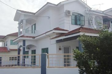 Pusing Batu Gajah Double Storey Corner House For Rent Perak