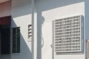 Pusing Batu Gajah Double Storey Corner House For Rent Perak