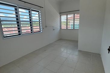 Batu Gajah Pusing Double Storey Corner House For Rent Perak