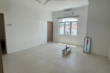 Batu Gajah Pusing Double Storey Corner House For Rent Perak
