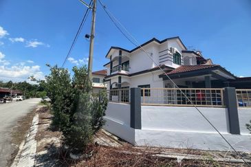 Batu Gajah Pusing Double Storey Corner House For Rent Perak