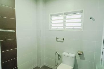 Batu Gajah Taman Mewah Indah 2.5 Storey Semi detached Cluster House For Rent 