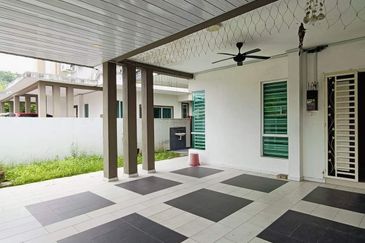 Batu Gajah Taman Mewah Indah 2.5 Storey Semi detached Cluster House For Rent 