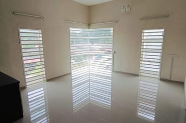 Batu Gajah Taman Mewah Indah 2.5 Storey Semi detached Cluster House For Rent 