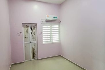 Batu Gajah Taman Mewah Indah 2.5 Storey Semi detached Cluster House For Rent 