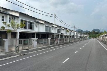 Batu Gajah Taman Raia Sentosa Double Storey Terraced House For Rent perak