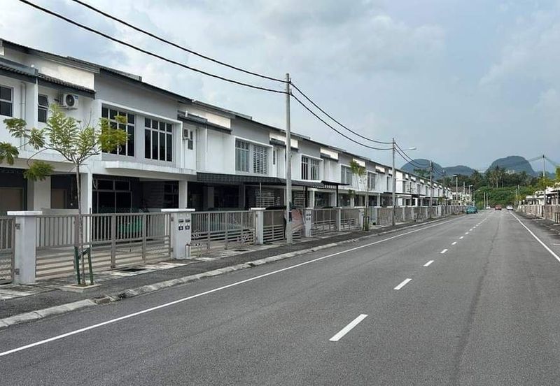 Batu Gajah Taman Raia Sentosa Double Storey Terraced House For Rent perak