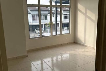 Batu Gajah Taman Raia Sentosa Double Storey Terraced House For Rent perak
