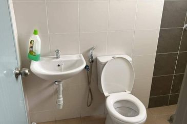 Batu Gajah Taman Raia Sentosa Double Storey Terraced House For Rent perak