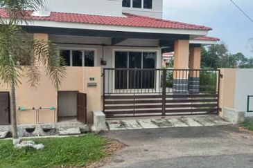 Batu Gajah Double Storey Corner House For Rent Perak