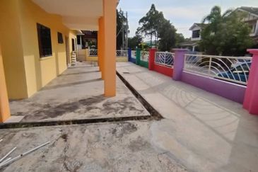 Batu Gajah Pusing Single Storey Corner House For Rent Perak