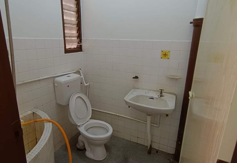 Taman Pertama Single Storey Terraced House For Rent First Garden Ipoh Perak 