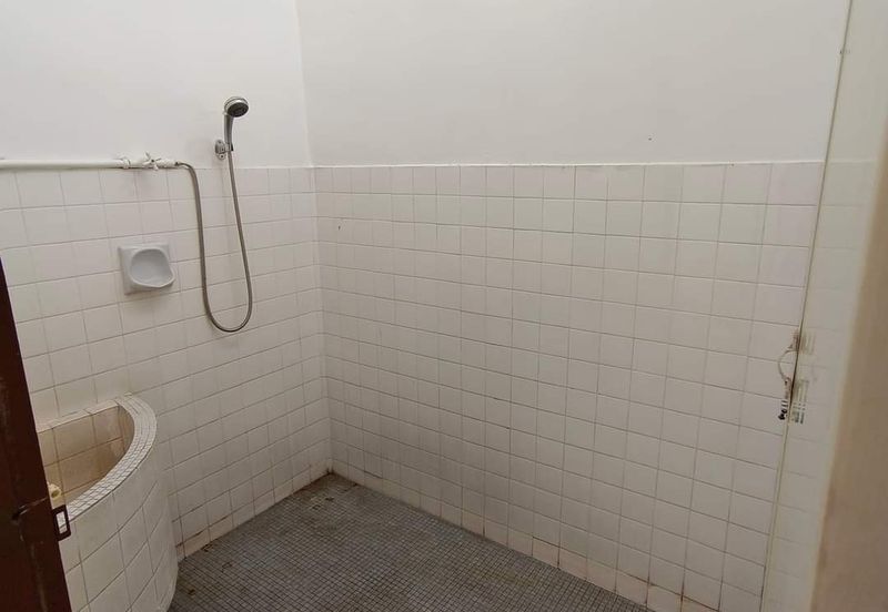 Taman Pertama Single Storey Terraced House For Rent First Garden Ipoh Perak 