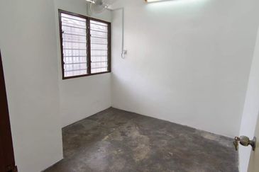Taman Pertama Single Storey Terraced House For Rent First Garden Ipoh Perak 