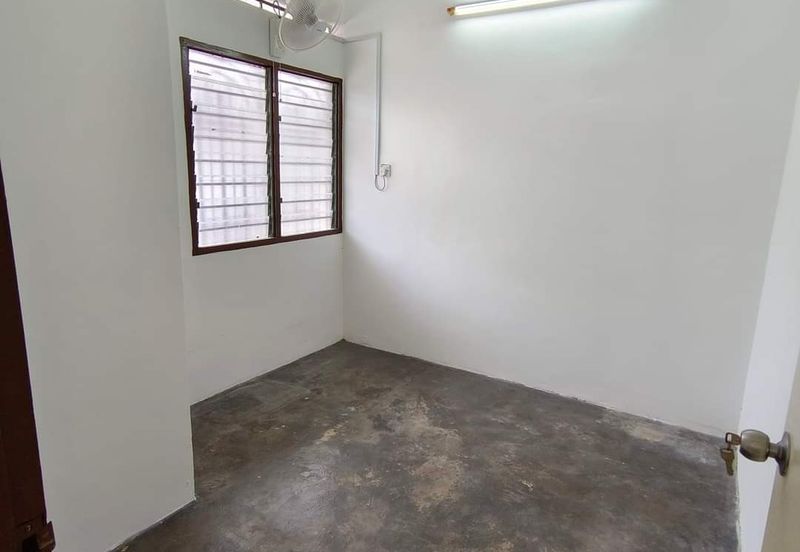 Taman Pertama Single Storey Terraced House For Rent First Garden Ipoh Perak 