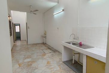 Taman Pertama Single Storey Terraced House For Rent First Garden Ipoh Perak 