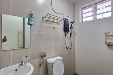 DESA LAHAT SRI -WANG