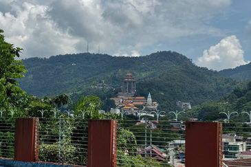 3.5 STOREY VILLA SERI BENDERA FOR SALE