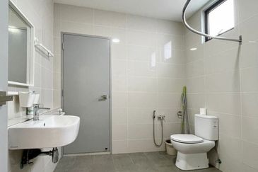 Double Storey Terrace House for Sale @Jalan Rimba 2/x, Horizon Hills, 79100 Iskandar. Size: 20 x 70 sqft