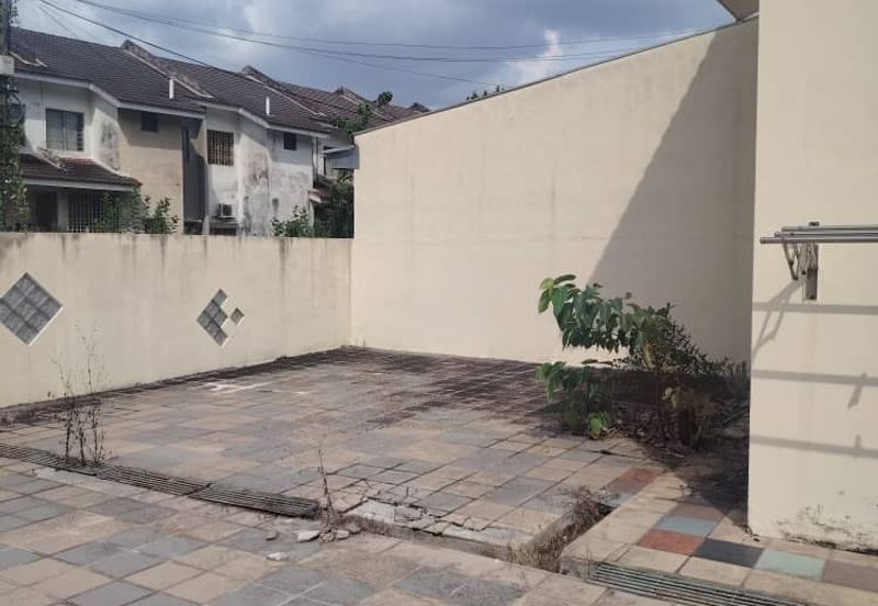 TAMAN PUNCAK JELAPANG MAJU