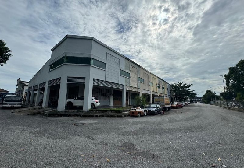 Corner Single Storey Shop in Silibin