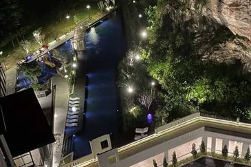 THE COVE HILLSIDE RESIDENCE