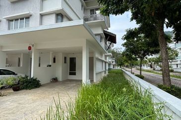 JALAN TAMBUN (JALAN RAJA DIHILIR)