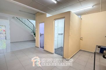 Taman Perdana Double Storey Medium Cost House For Rent In Muar*