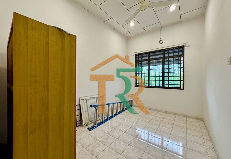 Jalan Junid Double Storey Terrace House For Sale in Muar，Freehold，5 Bedrooms & 3 Bathrooms