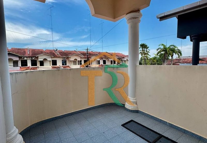 Jalan Junid Double Storey Terrace House For Sale in Muar，Freehold，5 Bedrooms & 3 Bathrooms