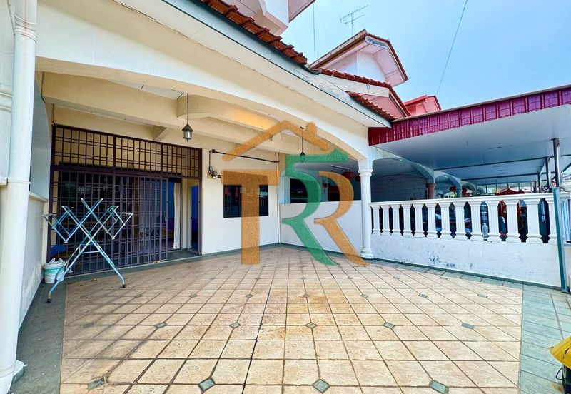 Jalan Junid Double Storey Terrace House For Sale in Muar，Freehold，5 Bedrooms & 3 Bathrooms