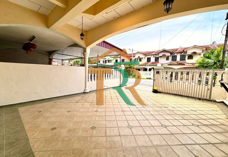 Jalan Junid Double Storey Terrace House For Sale in Muar，Freehold，5 Bedrooms & 3 Bathrooms