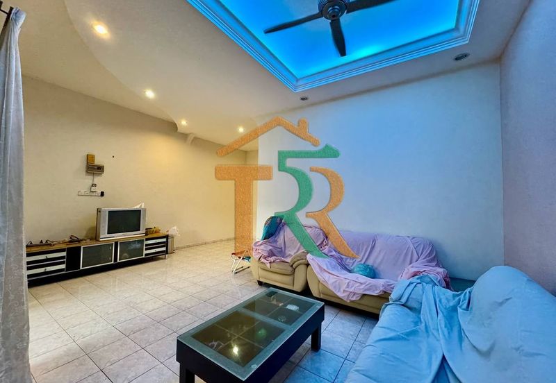 Jalan Junid Double Storey Terrace House For Sale in Muar，Freehold，5 Bedrooms & 3 Bathrooms