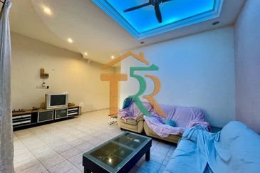 Jalan Junid Double Storey Terrace House For Sale in Muar，Freehold，5 Bedrooms & 3 Bathrooms