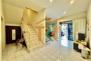 Jalan Junid Double Storey Terrace House For Sale in Muar，Freehold，5 Bedrooms & 3 Bathrooms