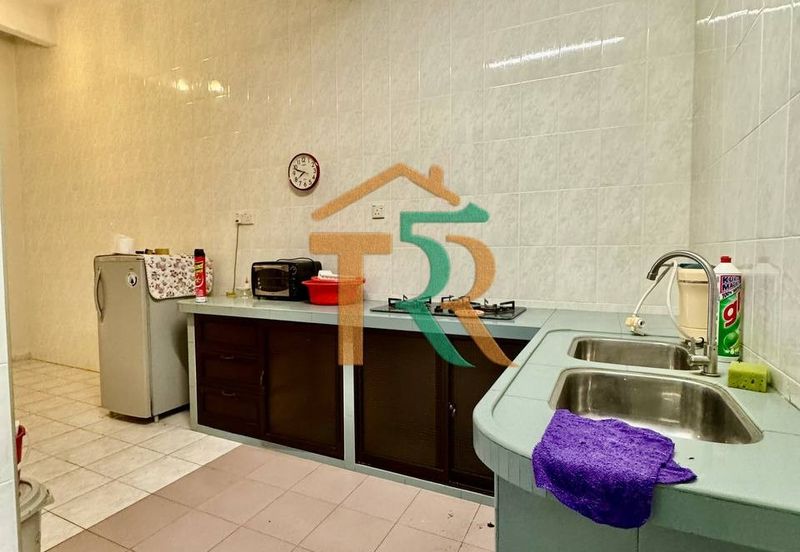 Jalan Junid Double Storey Terrace House For Sale in Muar，Freehold，5 Bedrooms & 3 Bathrooms