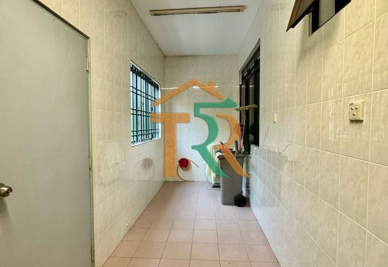 Jalan Junid Double Storey Terrace House For Sale in Muar，Freehold，5 Bedrooms & 3 Bathrooms
