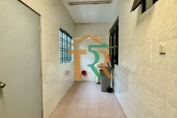 Jalan Junid Double Storey Terrace House For Sale in Muar，Freehold，5 Bedrooms & 3 Bathrooms