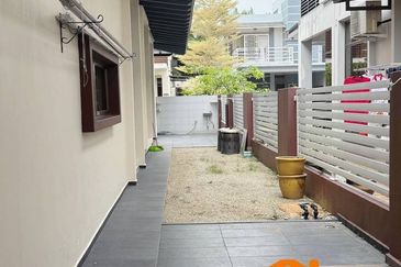 Jalan Junid Double Storey Semi D House For Sale In Muar