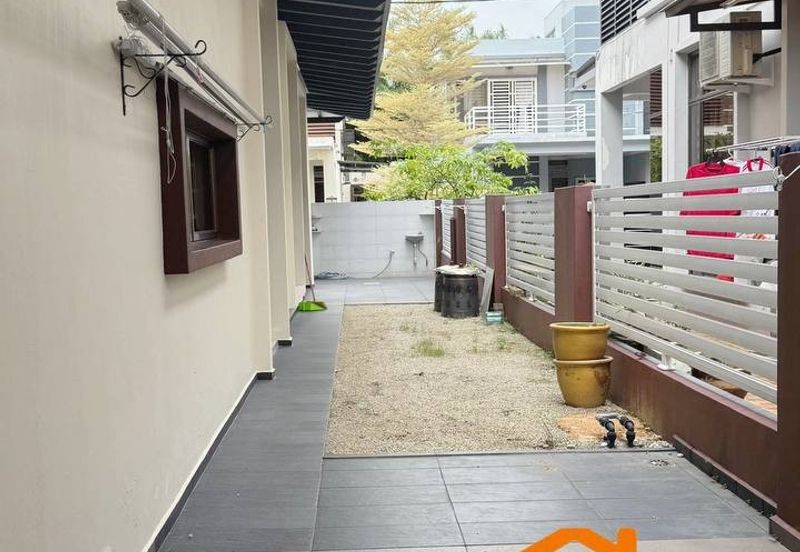 Jalan Junid Double Storey Semi D House For Sale In Muar