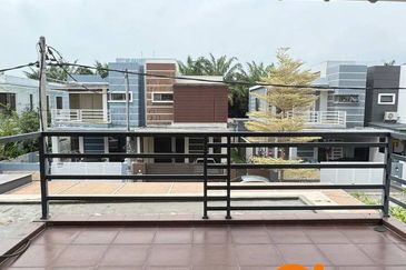 Jalan Junid Double Storey Semi D House For Sale In Muar