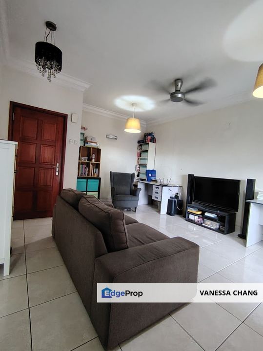 Spacious 3 Bedroom Pool View for Sale in Perdana View Condo, Selangor, Damansara Perdana