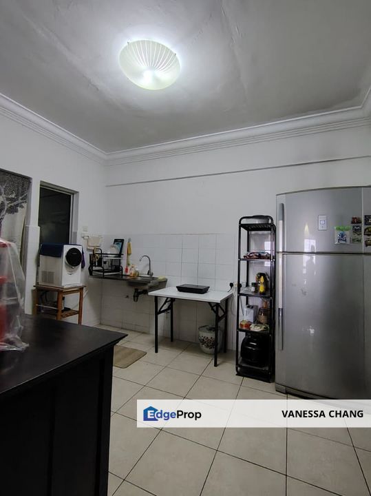 Spacious 3 Bedroom Pool View for Sale in Perdana View Condo, Selangor, Damansara Perdana