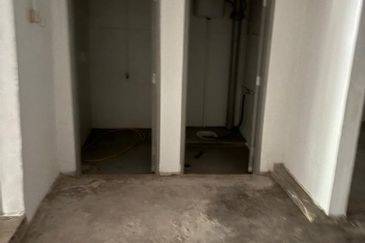 Double storey shop lot ( ground floor ) for rent@taman sentosa