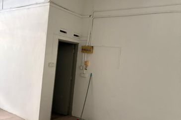 Double storey shop lot ( ground floor ) for rent@taman sentosa